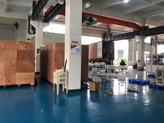 7.5KW übermitteln Gurt-Abschminktuch-Maschine, 40 Sätzen/Min Tissue Paper Production Machine