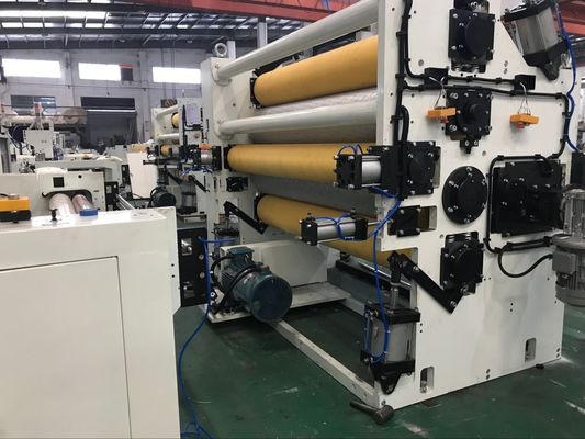 Nichtgewebte aufschlitzende riesiges Rollentoiletten-Rolle, die Maschine herstellt