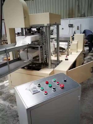 7.5KW 4 Blätter der Falten-1000/Min Automatic Napkin Making Machine