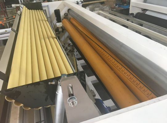 200m/ Minimale 3500mm Breiten-Seidenpapier-Rollenmaschine 7.5KW mit Ausschnitt